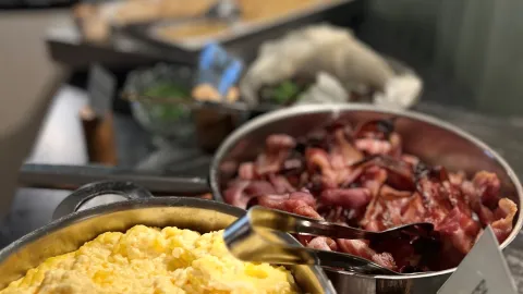 Hotellfrukost